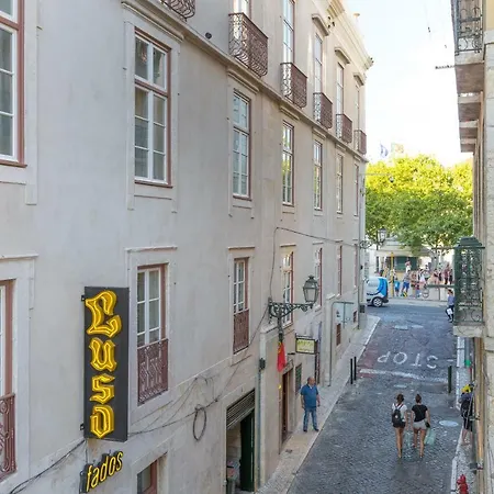 Sunny Bairro Alto & Chiado Apartment, By Timecooler * リスボン