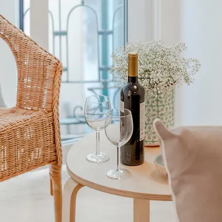Sunny Bairro Alto & Chiado Apartment, By Timecooler 公寓