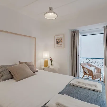 Daire Sunny Bairro Alto & Chiado Apartment, By Timecooler