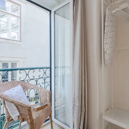 Daire Sunny Bairro Alto & Chiado Apartment, By Timecooler