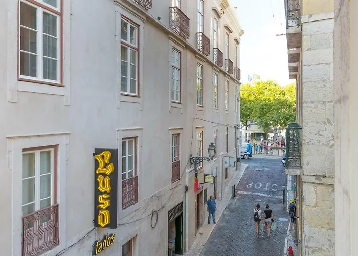 Sunny Bairro Alto & Chiado Apartment, By Timecooler * Lissabon