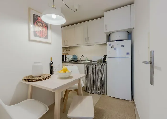Sunny Bairro Alto & Chiado Apartment, By Timecooler Apartment *